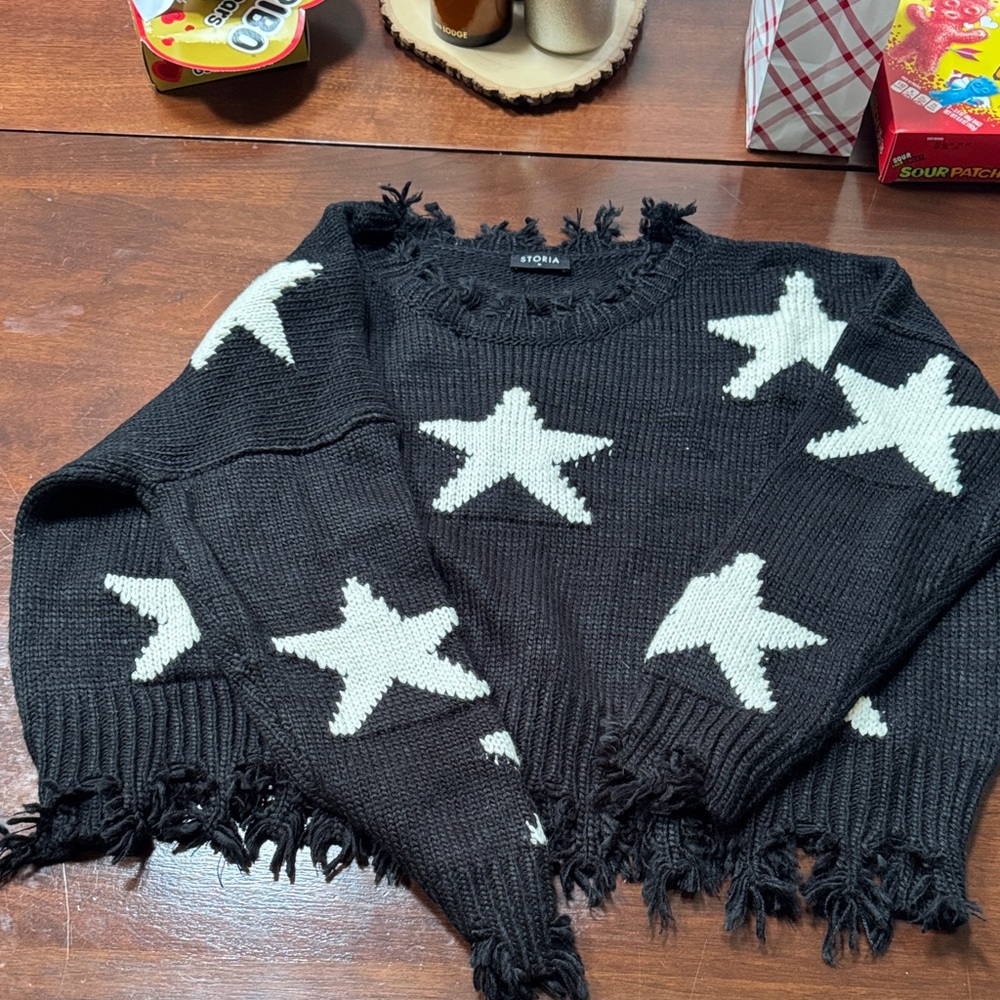 Storia Black Sweater with White Stars